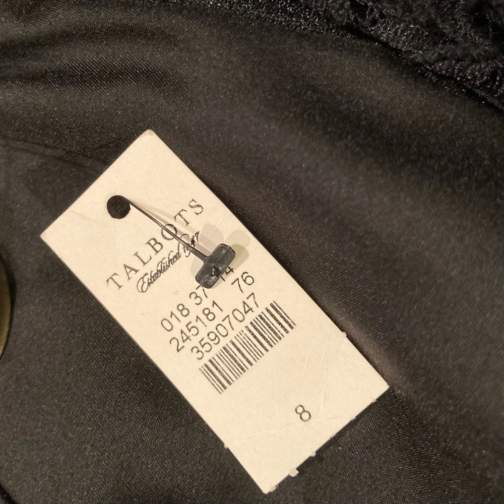NWT Talbots black lace evening /cocktail skirt. Lace overlay/black lining Size 8